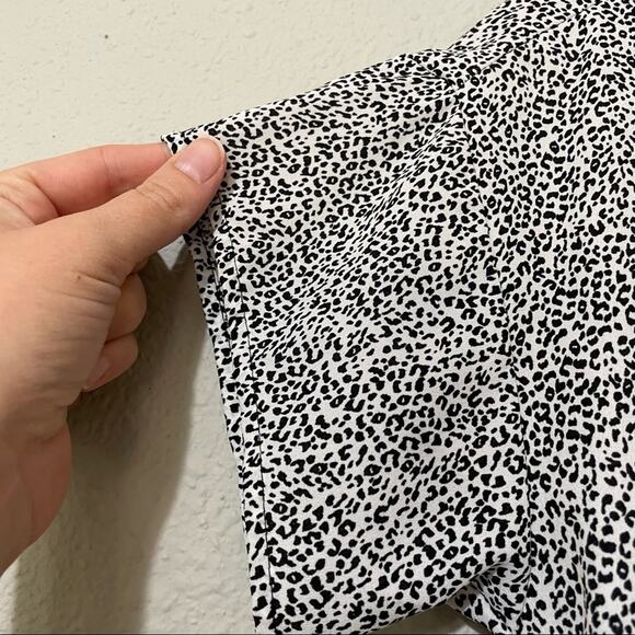 Daniel Rainn DR2 Black & White Cheetah Print Short Sleeve Blouse Womens XS - Picture 2 of 8